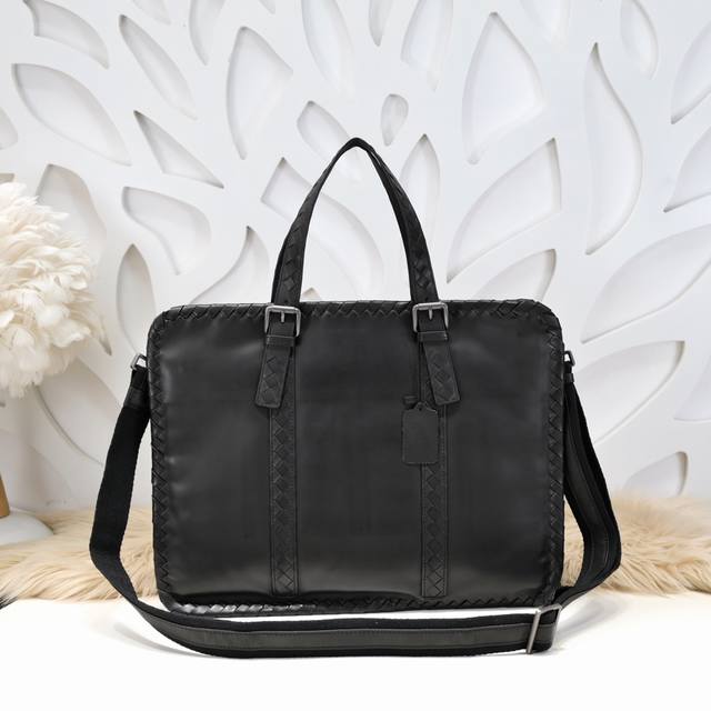 Bv - The latest men's briefcase. Original quality. Made with premium waxed cowhi