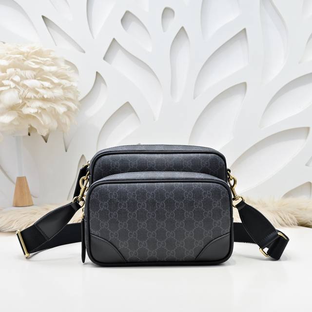Gucci's latest crossbody shoulder bag is made of imported calfskin leather, whic