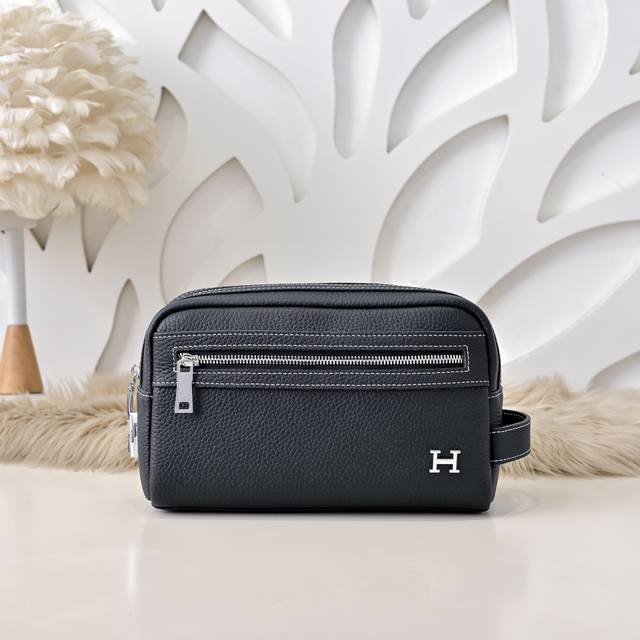 Hermes - Hermes' latest men's handbags are made of top-grade calfskin, with nobl