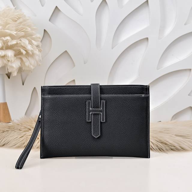 Hermes - Hermes' latest men's handbags are made of top-grade calfskin, with nobl