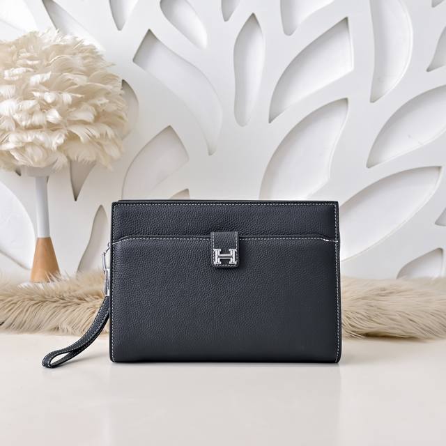 Hermes - Hermes' latest men's handbags are made of top-grade calfskin, with nobl