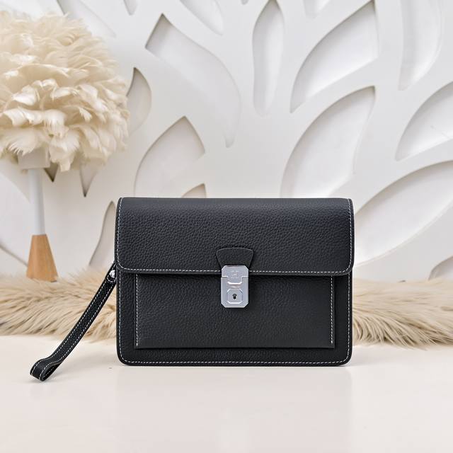 Hermes - Hermes' latest men's handbags are made of top-grade calfskin, with nobl