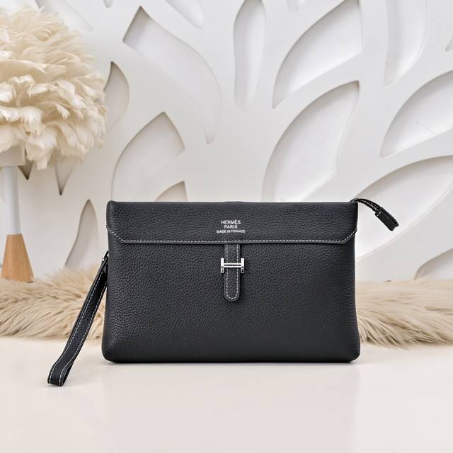 Hermes - Hermes' latest men's handbags are made of top-grade calfskin, with nobl