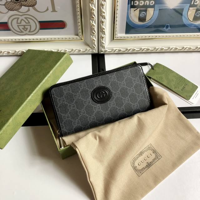 Premium Edition. This sleek, elegant wallet is crafted from black Gg Supreme can