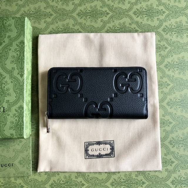 The all-black Super Double G design makes a dazzling return in the Pre-Fall coll