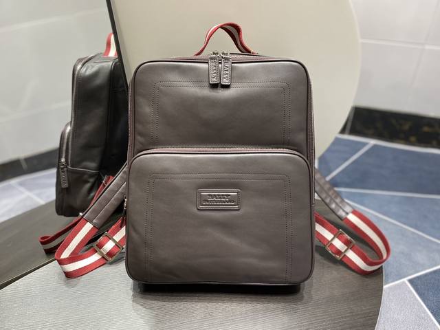 Bally Men's Backpack Size: 31 x 12 x 37 cm. Crafted from top-grain cowhide with