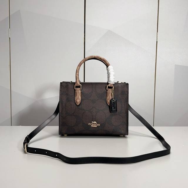 Maggie Tote, Coach's new Cy677 and Cy676 tote bags are the light of the day. Bot