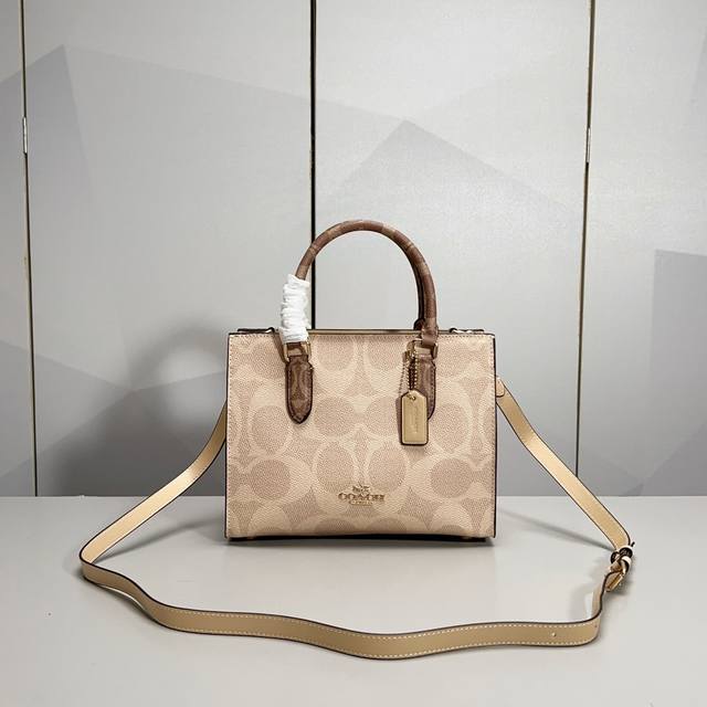 Maggie Tote, Coach's new Cy677 Cy676 tote bag is a true light. Available in both