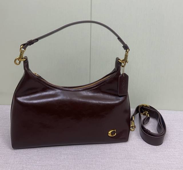 Coa*H New Arrival (April) Cr981 Cr652. The leather has been brushed with wax for