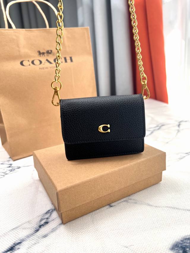 Coach's stylish classic mini chain small square bag in black lychee pattern is s
