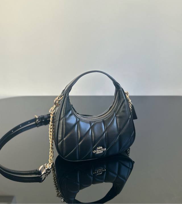 Cy710, new crescent bag in 2 colors, with adjustable shoulder strap, can be carr