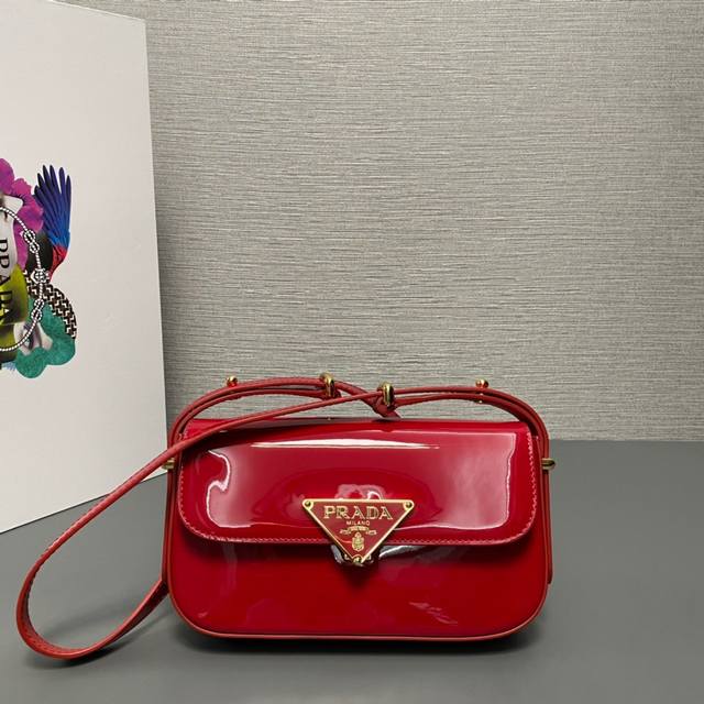 the newest, top-tier patent leather stewardess bag, 1Bd339, has arrived! This in