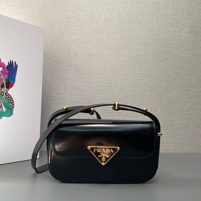 the new, top-tier, original, and brand-new Stewardess Bag 1Bd339 in smooth leath