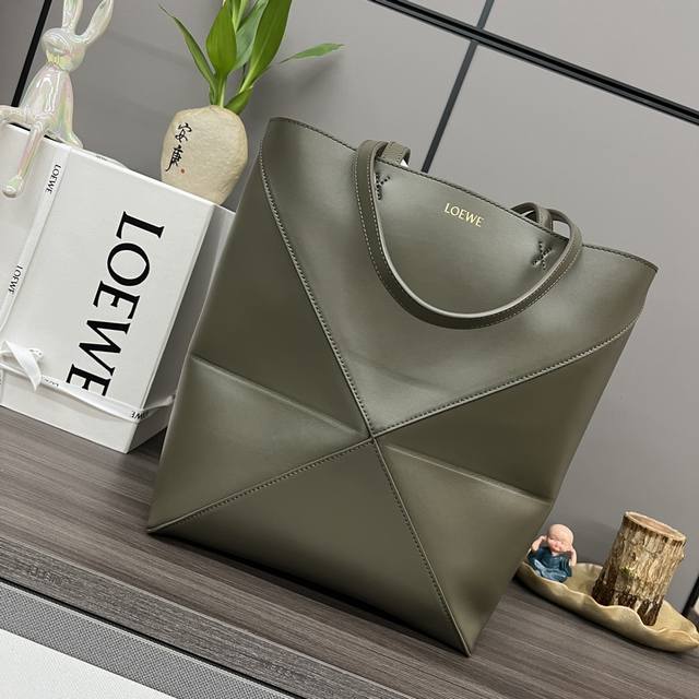 Lw's new small shiny cowhide Puzzle Fold Tote takes the iconic geometric lines o