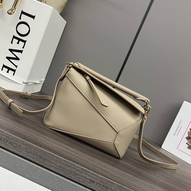 Lw New Edition Soft Grained Cowhide Puzzle Edge Handbag, the debut handbag from