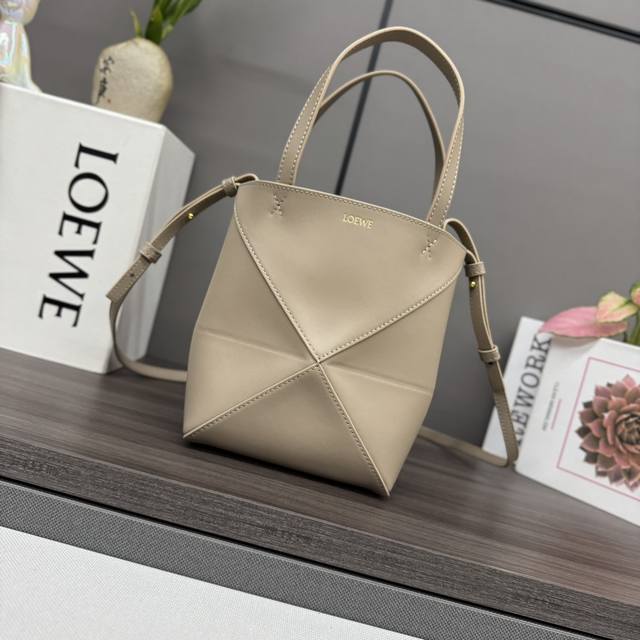 Lw's new mini Puzzle Fold handbag in shiny calfskin draws inspiration from the g