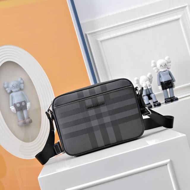 New Burberry Original Product: High-end men's casual shoulder and crossbody bag,