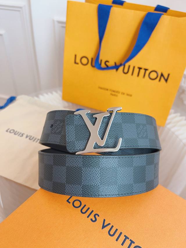 Lv belt width: 4.0cm counter synchronization of the latest series, with exquisit