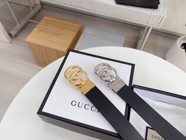 Gucci: Custom steel buckle with hardware. Original single-grain G leather, doubl