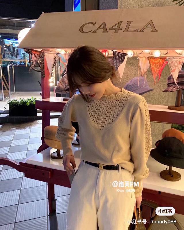 I highly recommend this belt! It's super easy to match, classic and long-lasting
