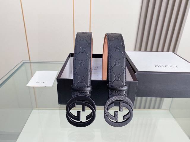 Gucci's exclusive custom-made belt is incredibly trendy and high-end, perfect fo