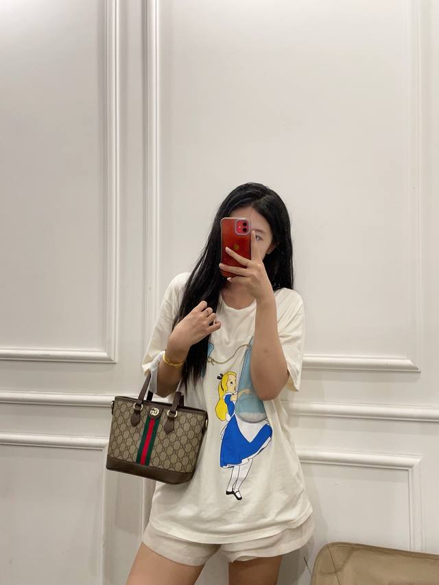 gift box packaging Gucci Ophidia tote bag with classic Gucci monogram and double