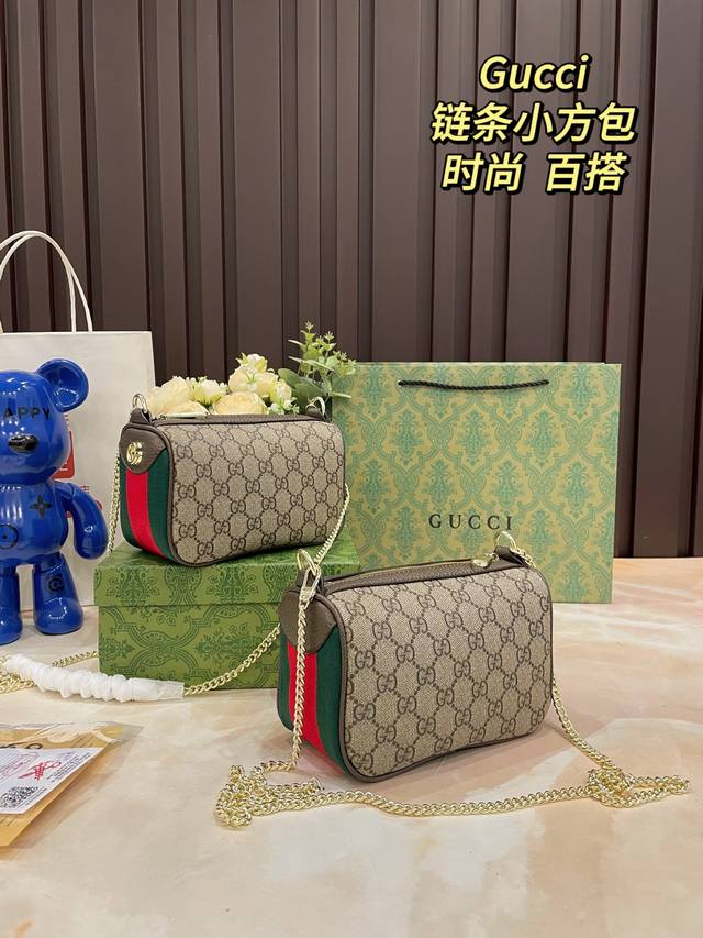 Details of the gift box packaging. The Gucci Ophidia chain shoulder and crossbod