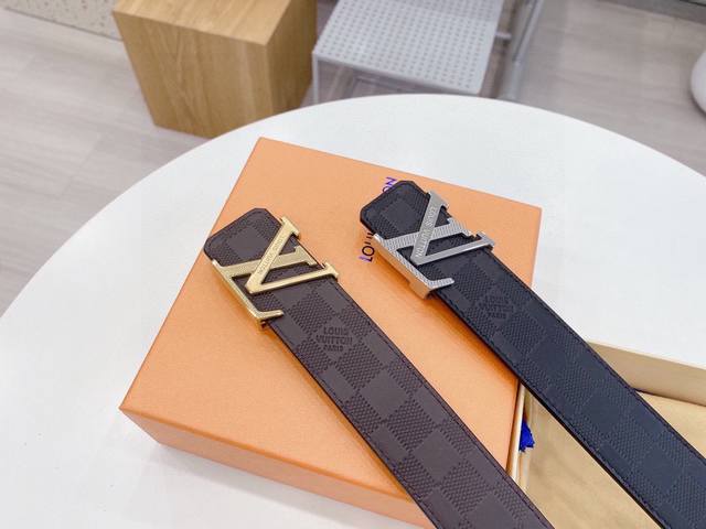 is rich! This Louis Vuitton double-sided imported leather belt features a double
