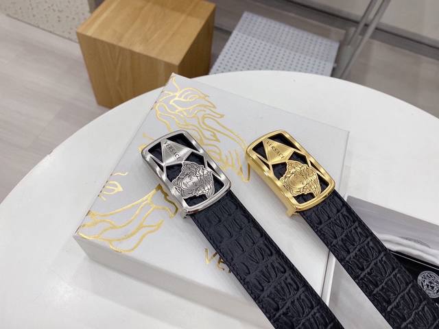 Versace counter replica is on sale! This piece is made from imported genuine lea
