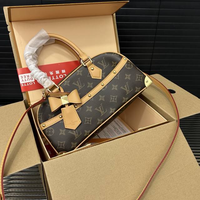 Louis Vuitton LV monogram handbag, real shot, original factory fabric, delivered