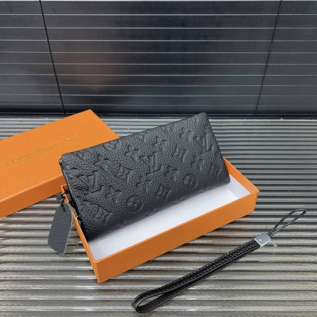 Louis Vuitton Lv leather clutch with multiple card slots, classic and versatile