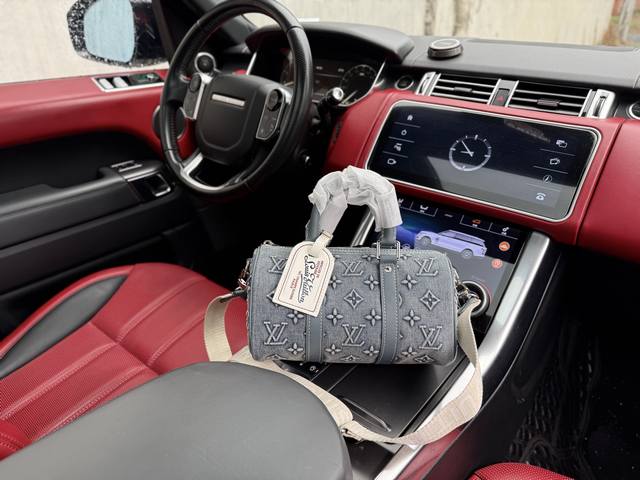 High-end new Louis Vuitton LV shoulder bag. M22762 Louis Vuitton Keepall 25 with