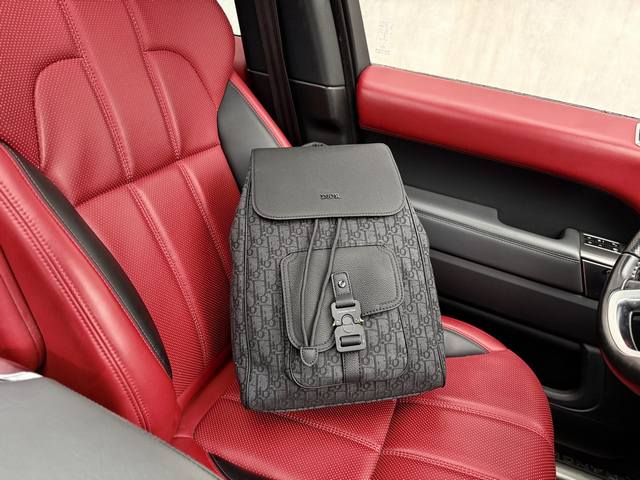 High-end new "Door" Dior backpack. Oblique adjustable shoulder strap, flap, draw