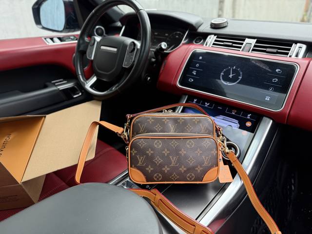 High-end new Louis Vuitton Lv shoulder bag, Louis Vuitton messenger bag M14016.