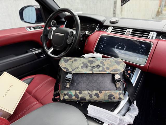 High-end new Coach shoulder bag, Coach League 36 messenger bag in classic monogr