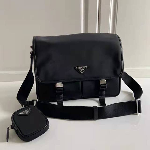 parachute cloth messenger bag, model 2Vd768 large, size: 32*24*12cm, original qu
