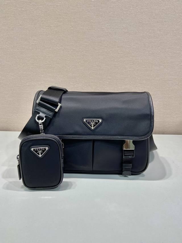 Messenger Bag 2Vd769B Medium Original Goods This nylon flap handbag is decorated