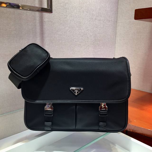 New 2Vd768B Original goods This nylon flap handbag is decorated with classic Saf