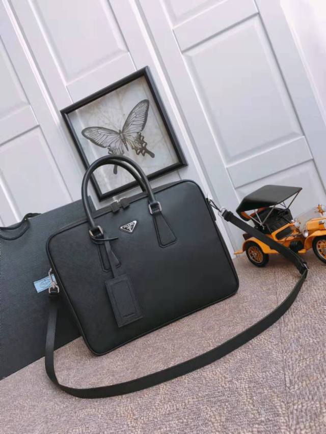 exclusive first release 2Ve011 latest men's bag made of imported Saffiano leathe