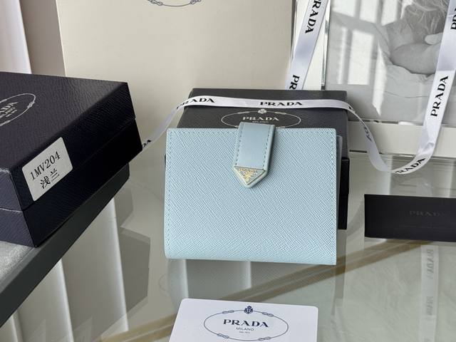 Prada's new wallet is a classic, simple and stylish design. Model 1Mv204. This s