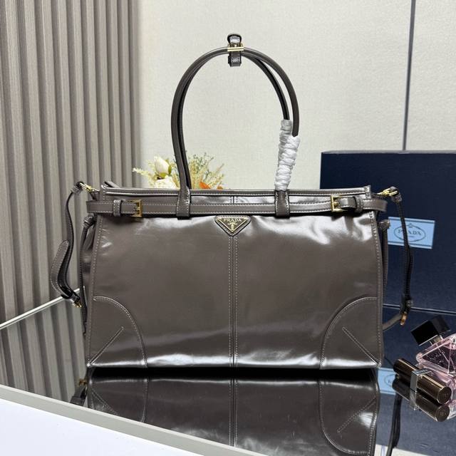 Premium Lussolf Waxed Leather 1Ba433 Large Size This crossbody handbag is crafte