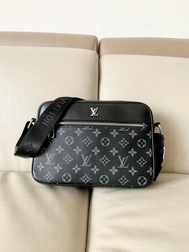 counter genuine products are available for sale. Top original quality Lv men's m
