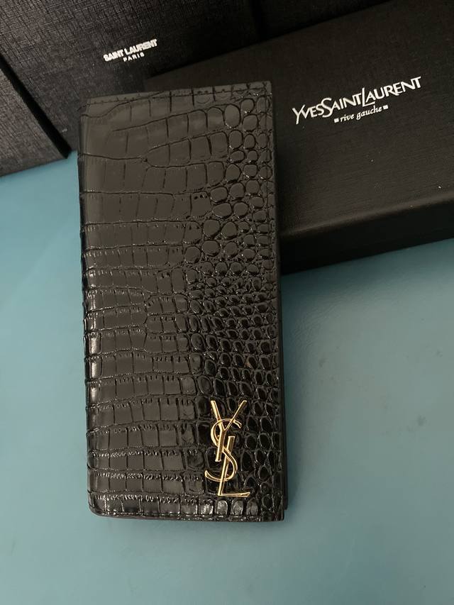 Yves Saint Laurent Item No.: 0666 Dimensions: 18 cm x 12 cm x 2.5 cm. This timel