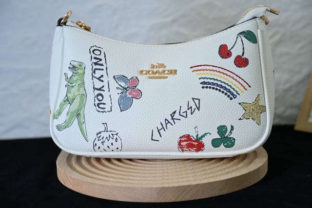 Coa*H June new product Cak17 underarm bag This season's graffiti is simply beaut