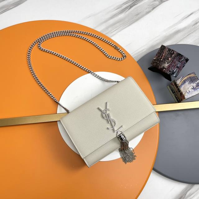 20 Original white silver buckle + Kate. This collection features the most classi