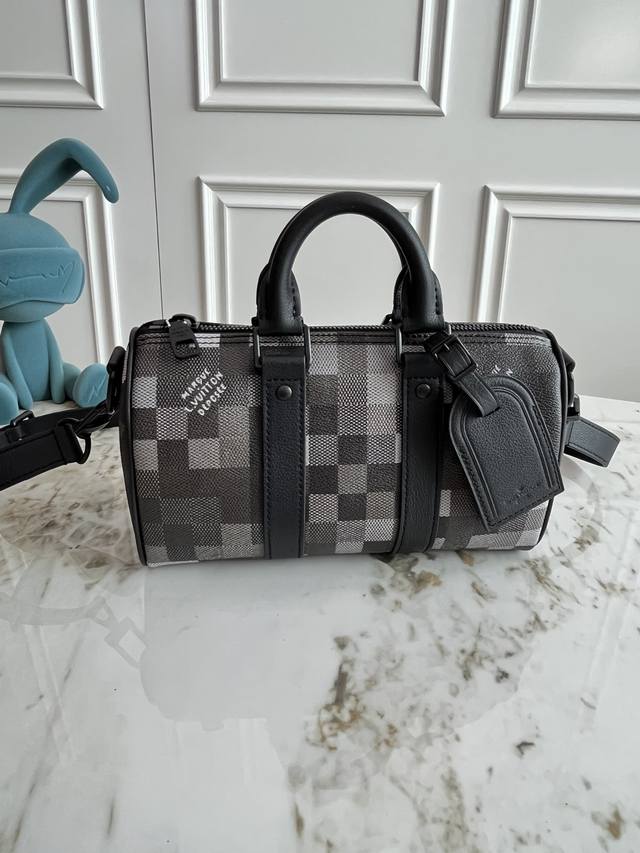 Premium Original M14919 Black Pillow Bag. This Keepall 25 handbag is crafted fro