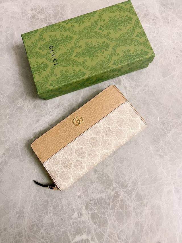 Premium Gucci new products utilize imported leather and imported thread. The new
