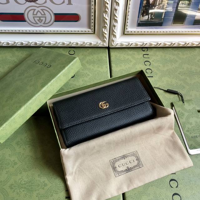 The top-of-the-line model features imported leather and imported threads. The ne