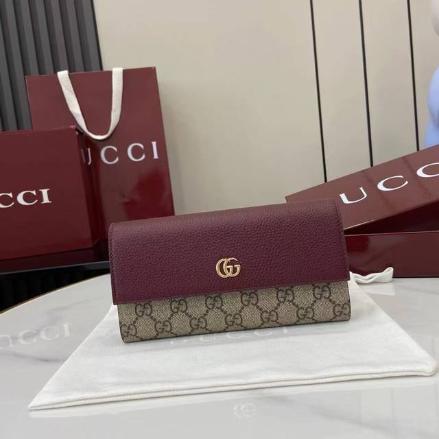 Premium Gucci new products utilize imported leather and imported thread. The new
