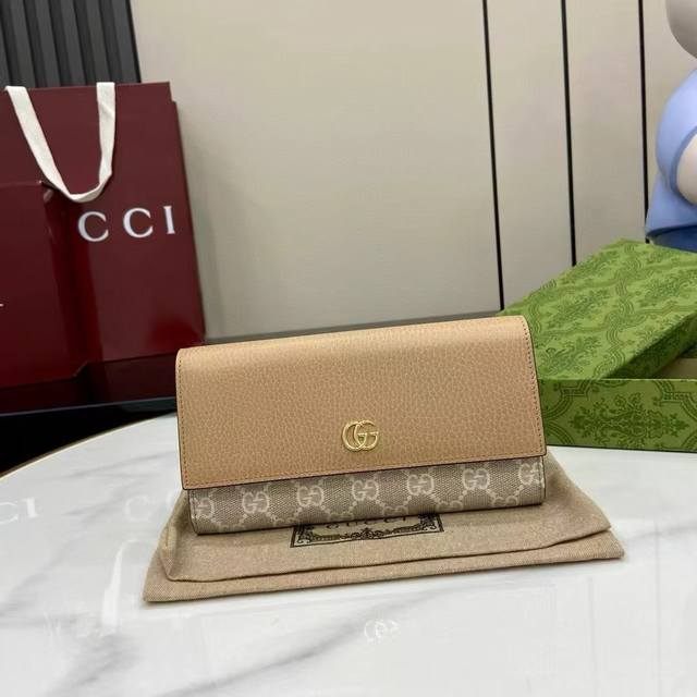 Premium Gucci new products utilize imported leather and imported thread. The new